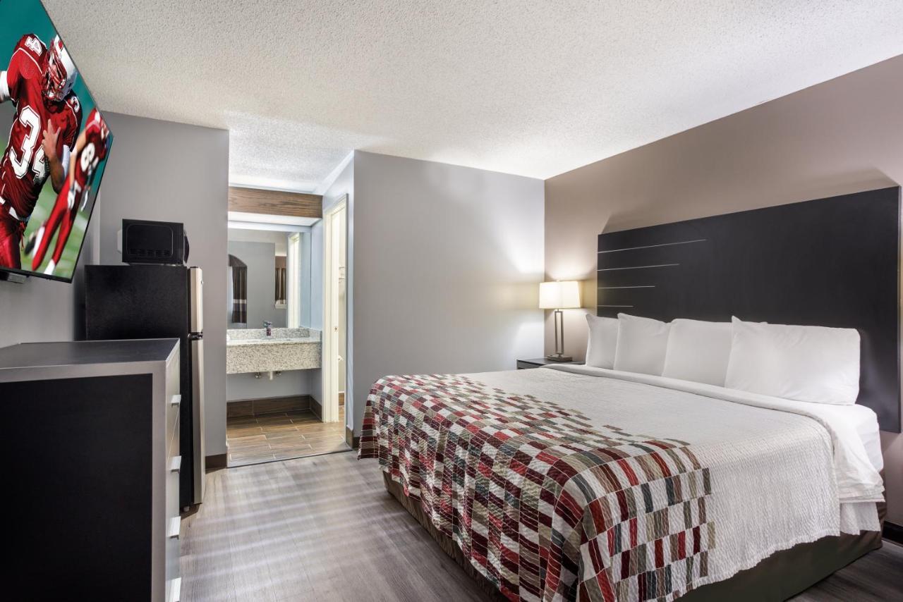 Red Roof Inn & Suites Athens, Al Екстер'єр фото