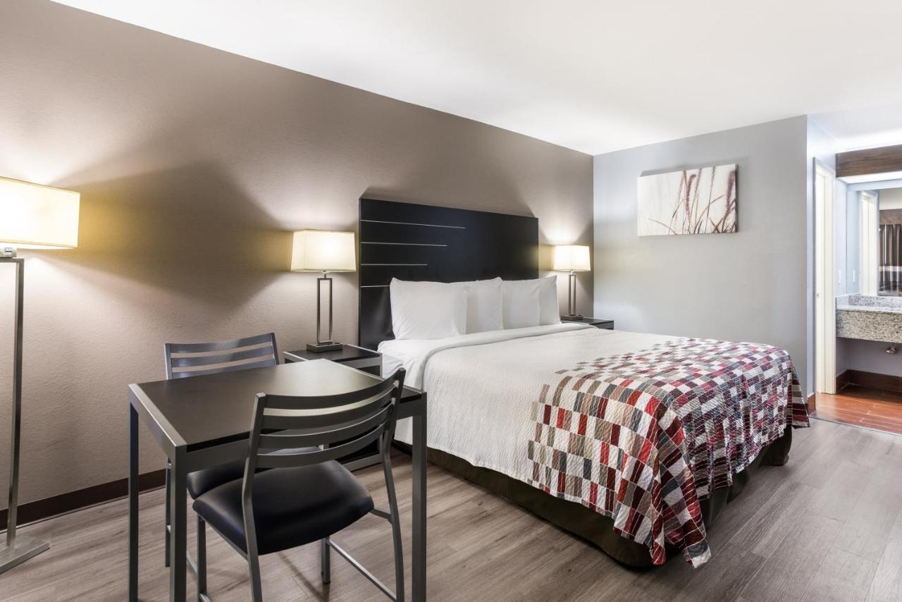 Red Roof Inn & Suites Athens, Al Екстер'єр фото