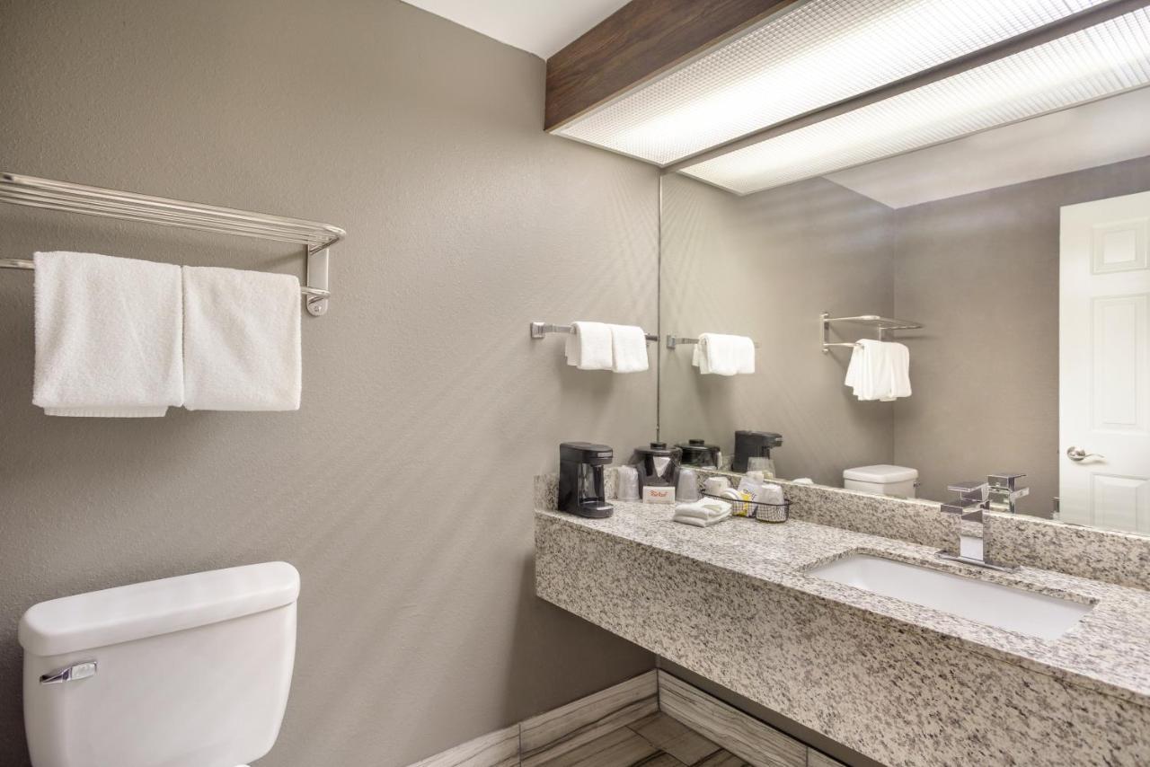Red Roof Inn & Suites Athens, Al Екстер'єр фото